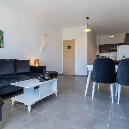 Diamond's 2-bedroom In * Larnaca