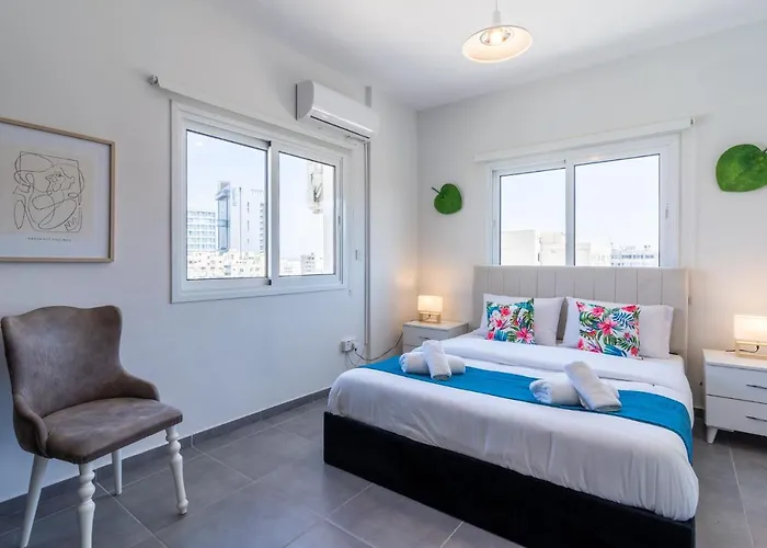 アパート Diamond's 2-bedroom In ラルナカ